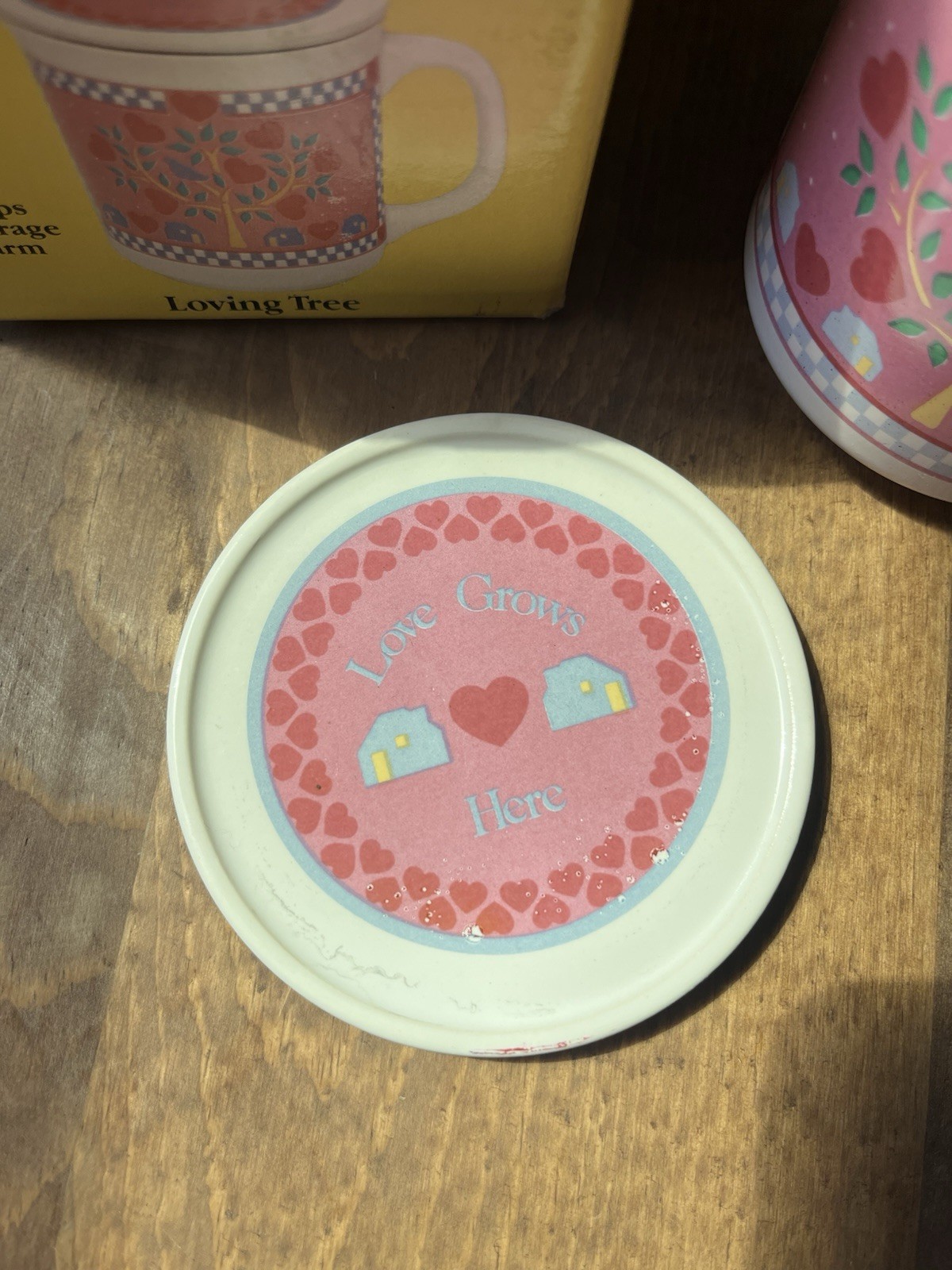 Giftco Country Feelin’ Ceramic Coffee Mug 10 oz With Lid Hearts Decorated