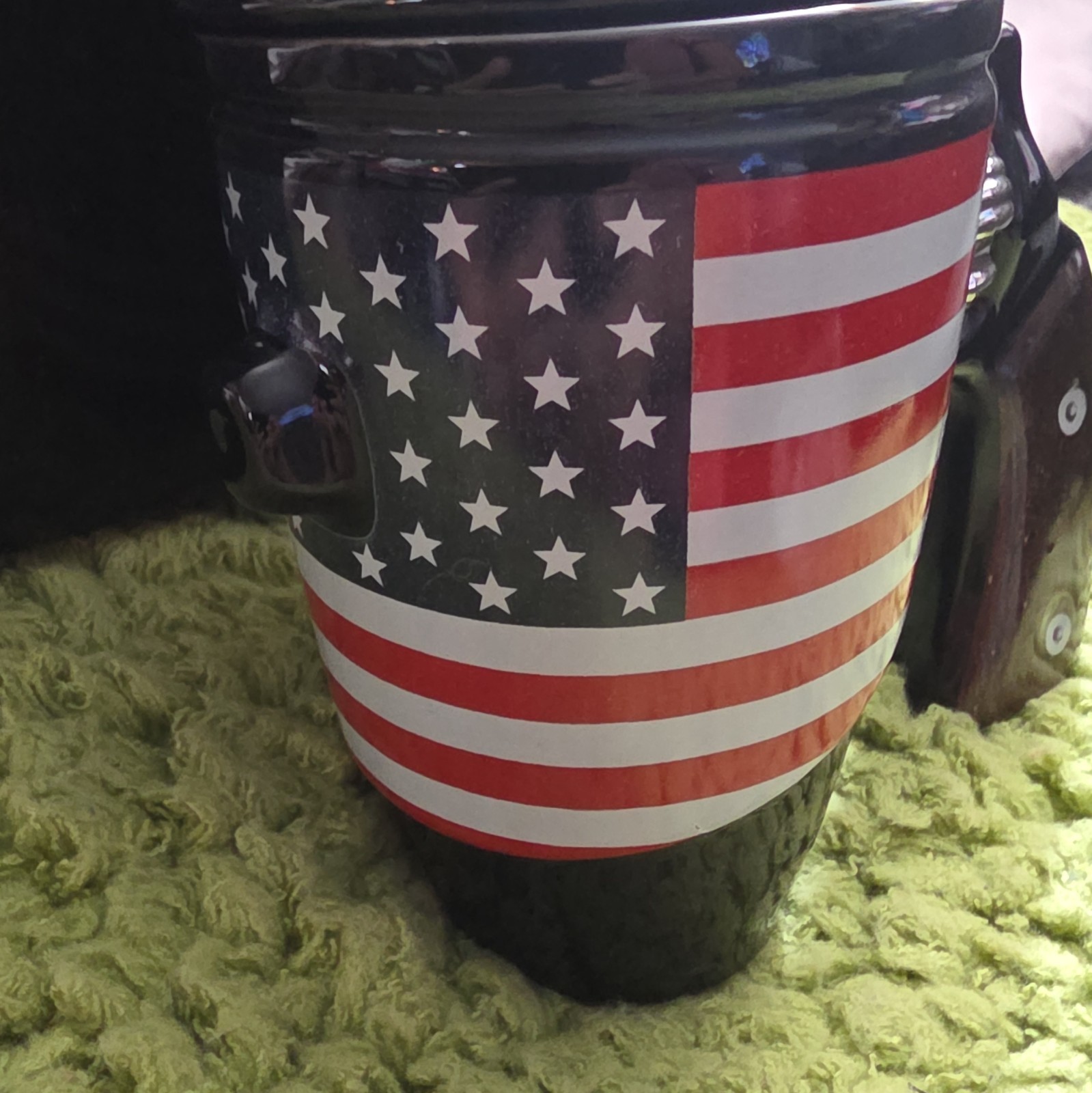 16 fl oz Black Ceramic Novelty Coffee Mug w/ Lid, American Flag Handgun Handle
