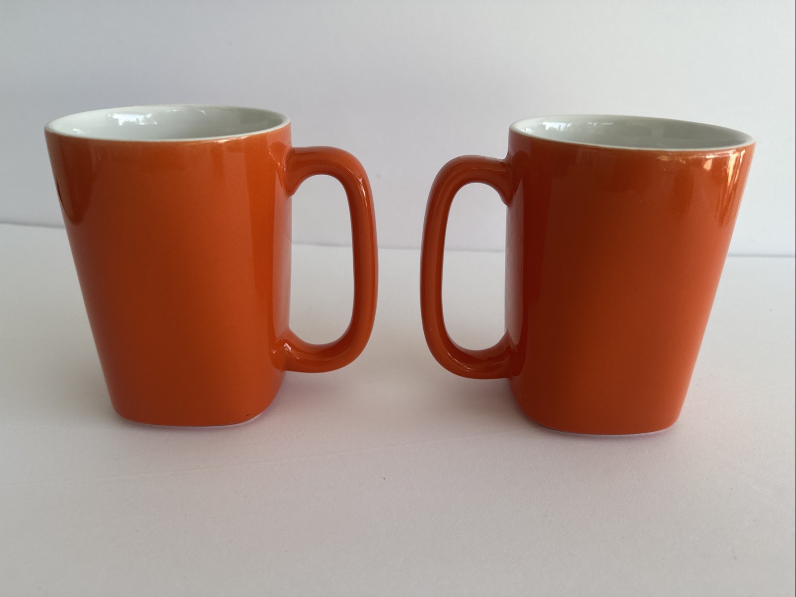 Set of 2 Rachael Ray Round & Square 14 oz Orange & White Coffee Tea Mug Cup