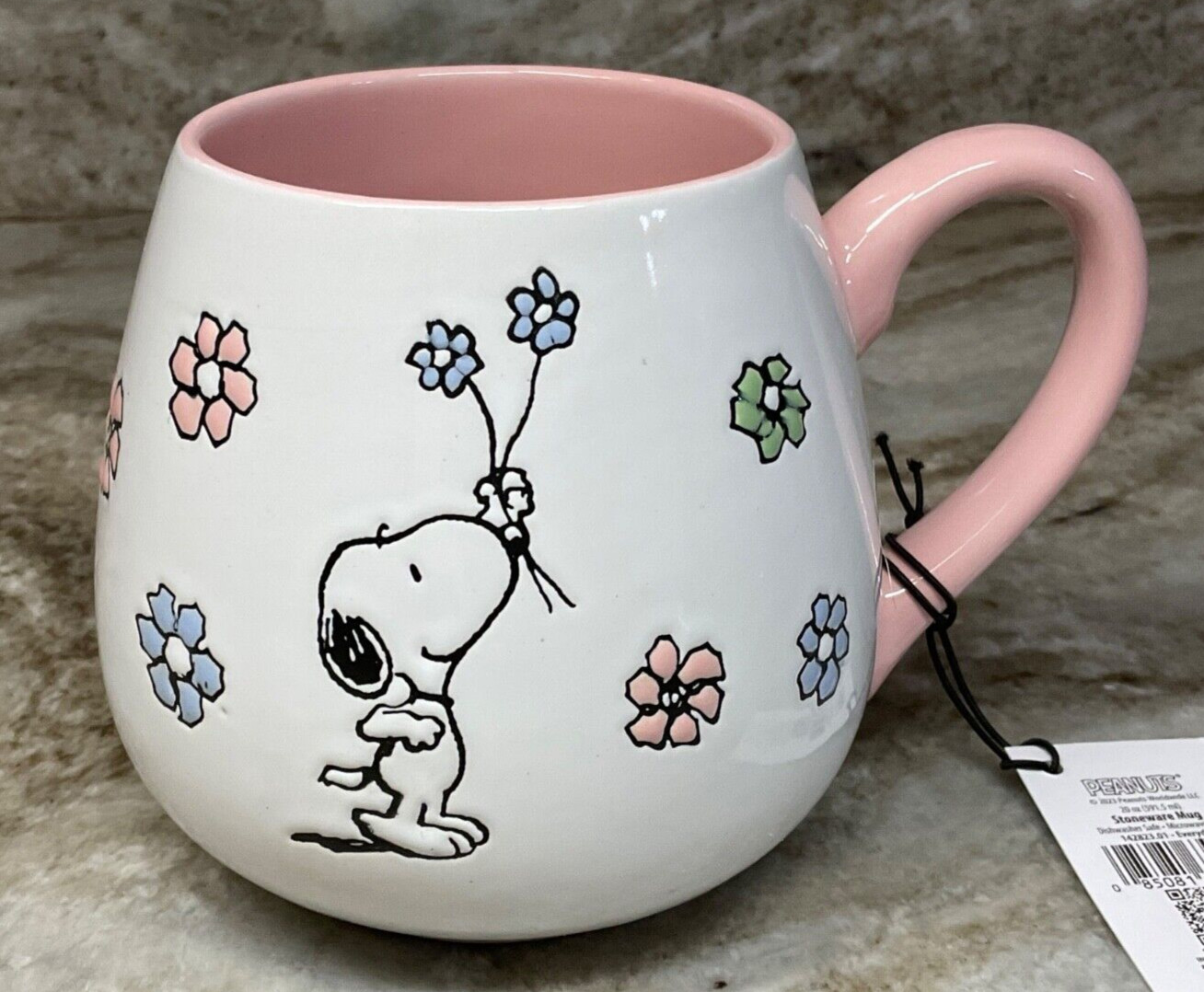 Large Coffee Mug Peanuts Snoopy With Tiny Blue Flowers Pink Inside 18 oz New