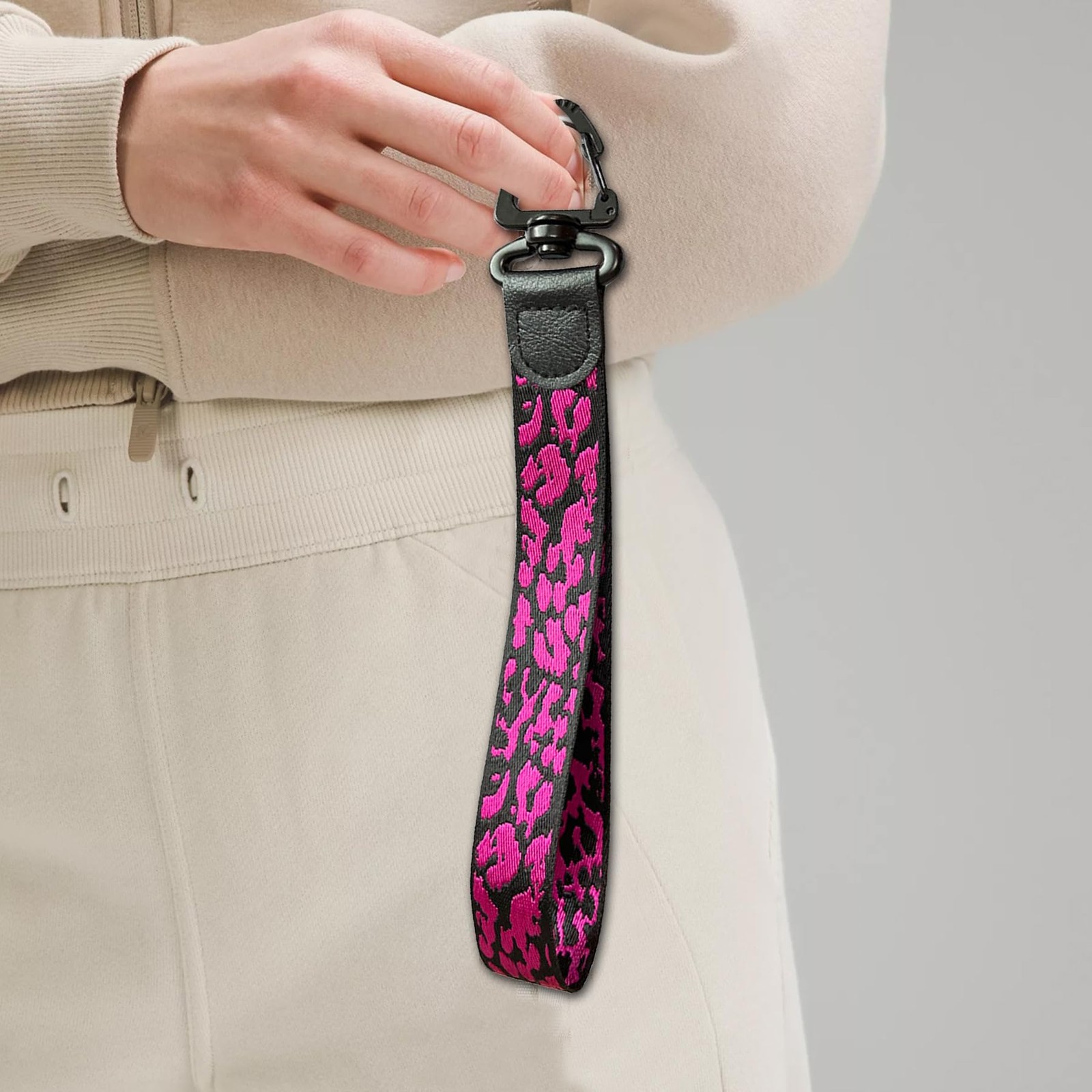 CHAJAONE Fashionable leopard Print Keychain,Wrist Lanyard 1″ x 9.6″, Rose Red