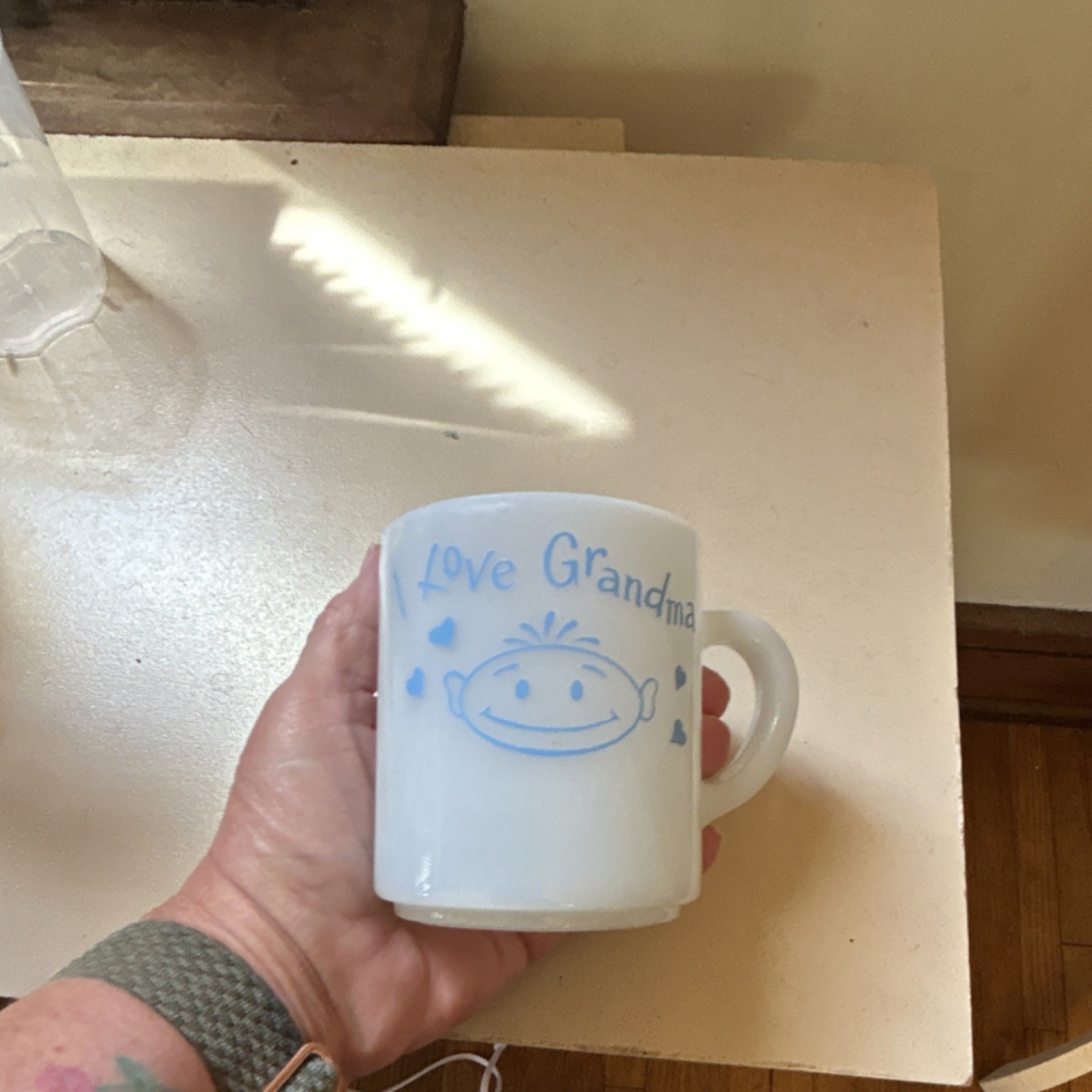 Vintage Milk glass 8 fl oz Coffee Mug White/Blue “I Love Grandma”