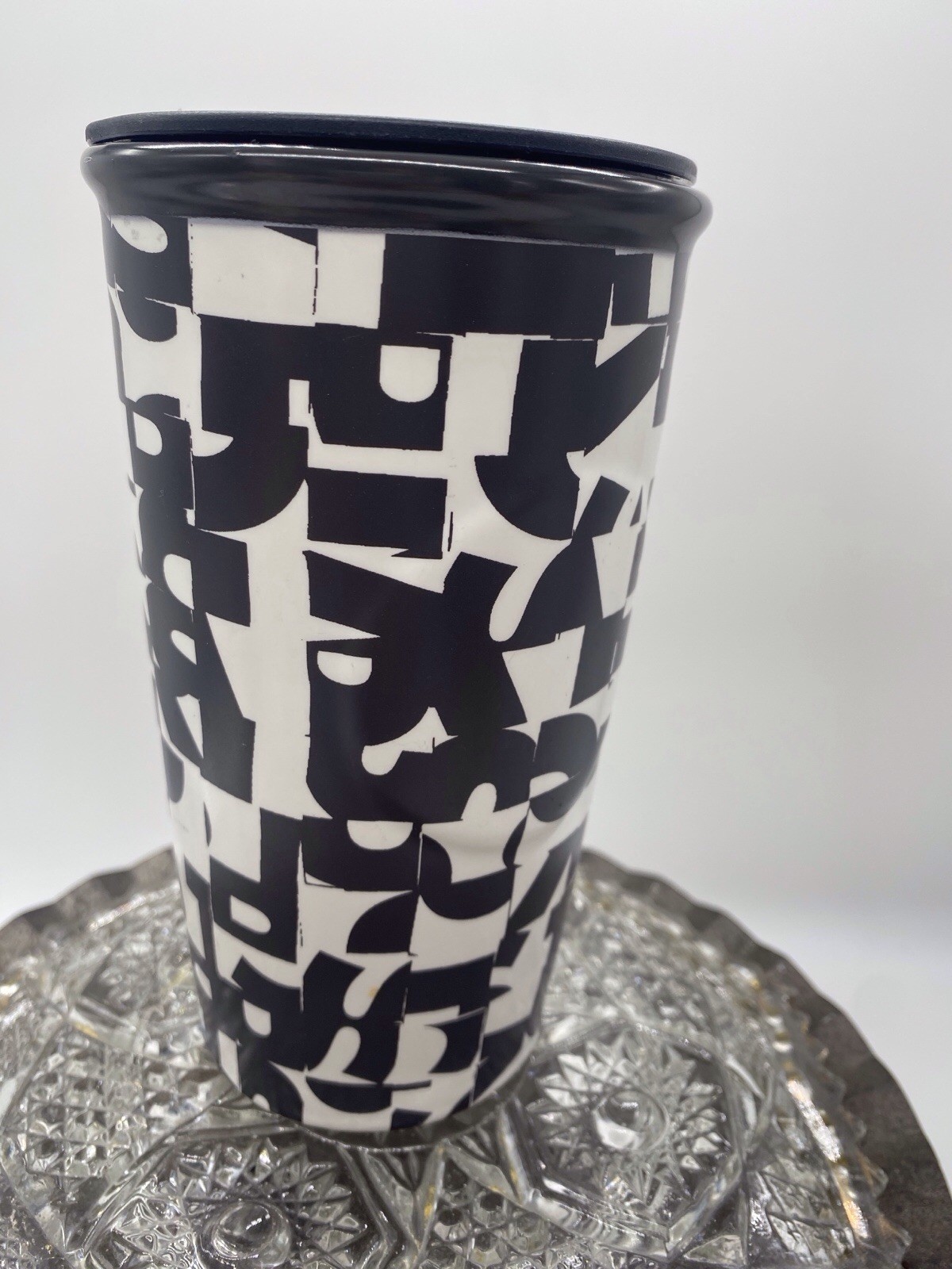 Vintage Black And White Starbucks 2014 Coffee Mug 16.0z W/lid
