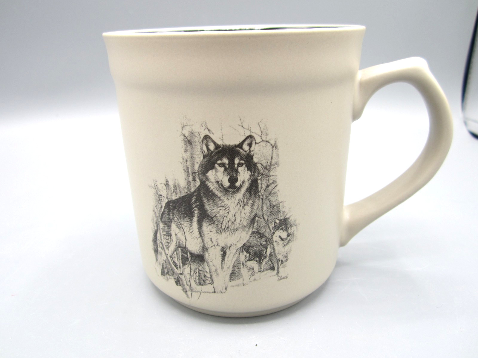 Bass Pro Shops Wolves Taupe Color, Black Inside Coffee Tea Mug 16 oz 2022 (287)