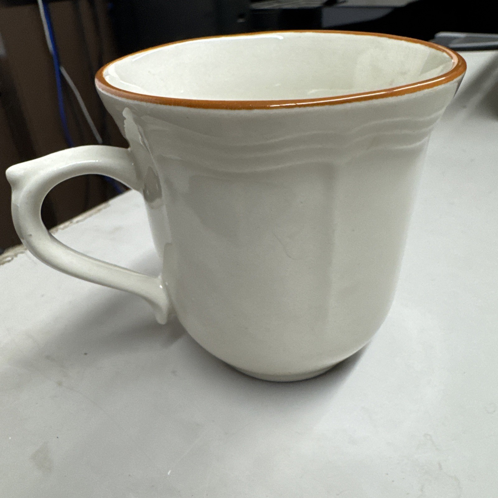 USED GIBSON DESIGN STRAWBERY EMBOSS COFFEE MUG TEA CUP DISHWASHER MICROWAVE SAFE