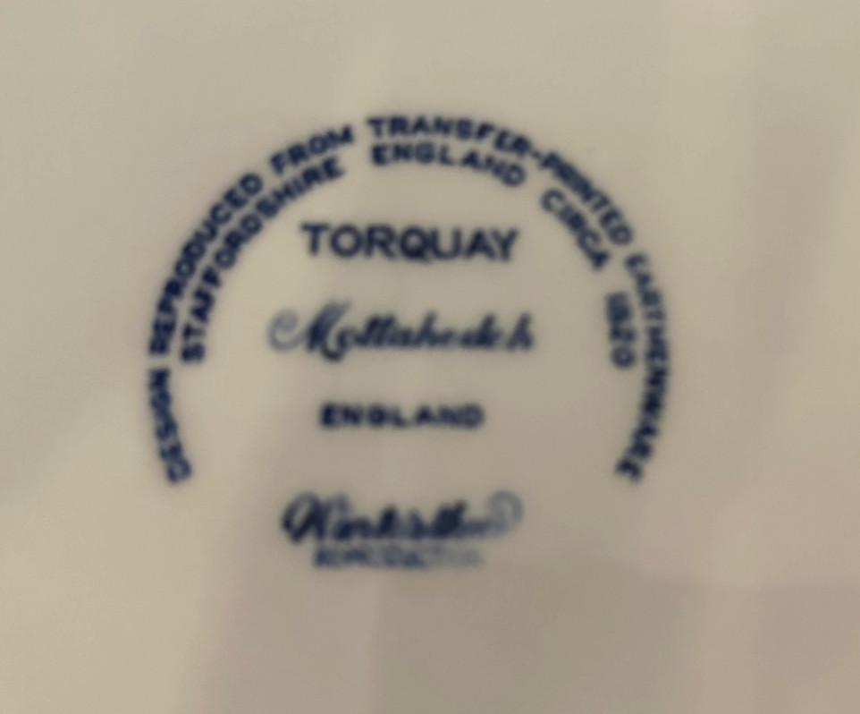 Mottahedeh Blue TORQUAY 10 1/2″ DINNER PLATE (England) – (Rim Chip – See Photo)