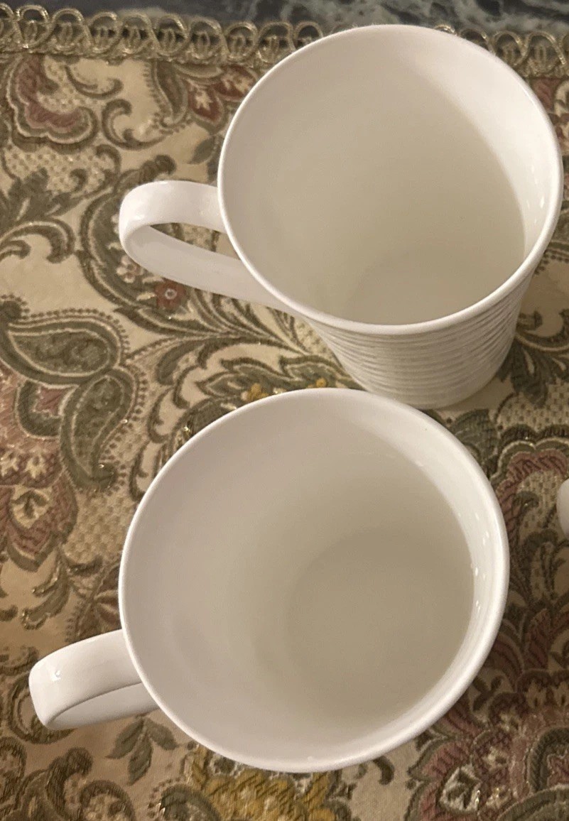 Set Of 2 Classy MIKASA Swirl Bone China Coffee Mugs/Cups White Ribbed 12oz, tall