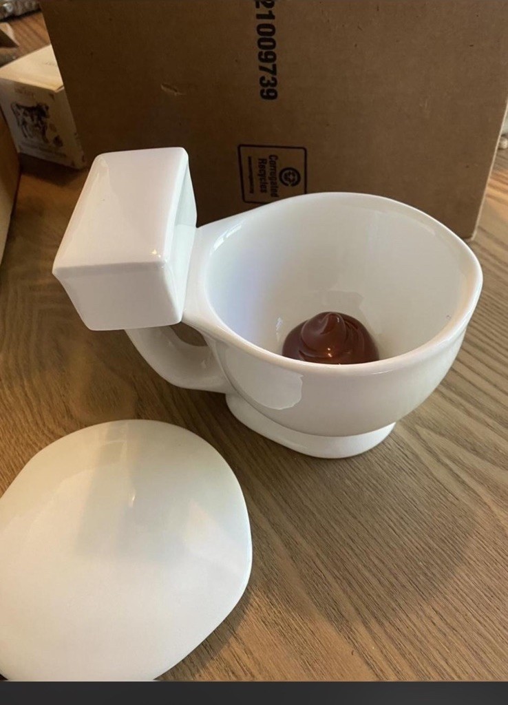 Toilet Mug Ceramic Novelty Mug w/ Lid, 12 fl oz White/Brown Poop, 2pc