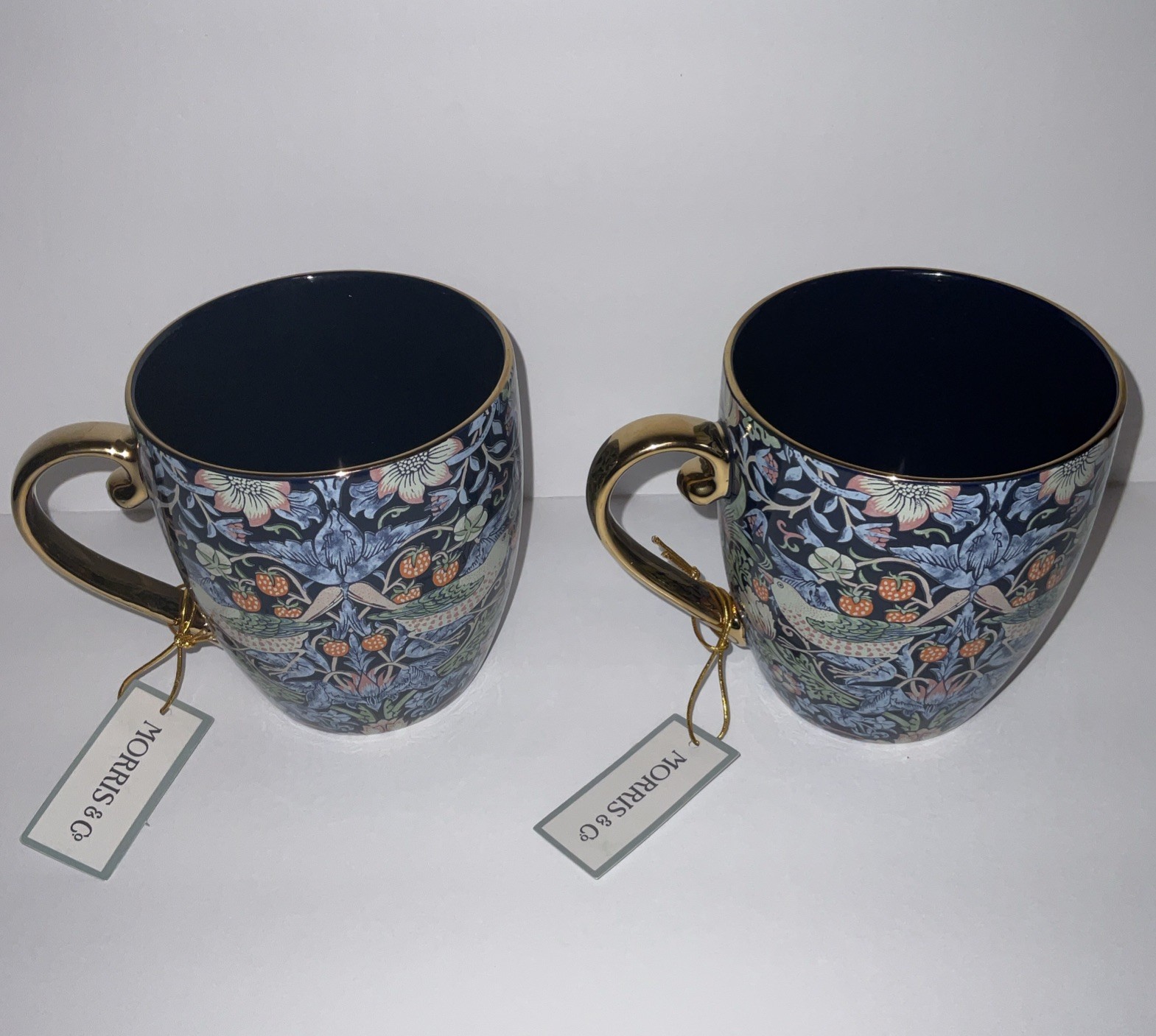 MORRIS & Co.STRAWBERRY THIEF NAVY BLUE GOLD HANDLE RIM 16oz.PORCELAIN 2 MUGS NWT