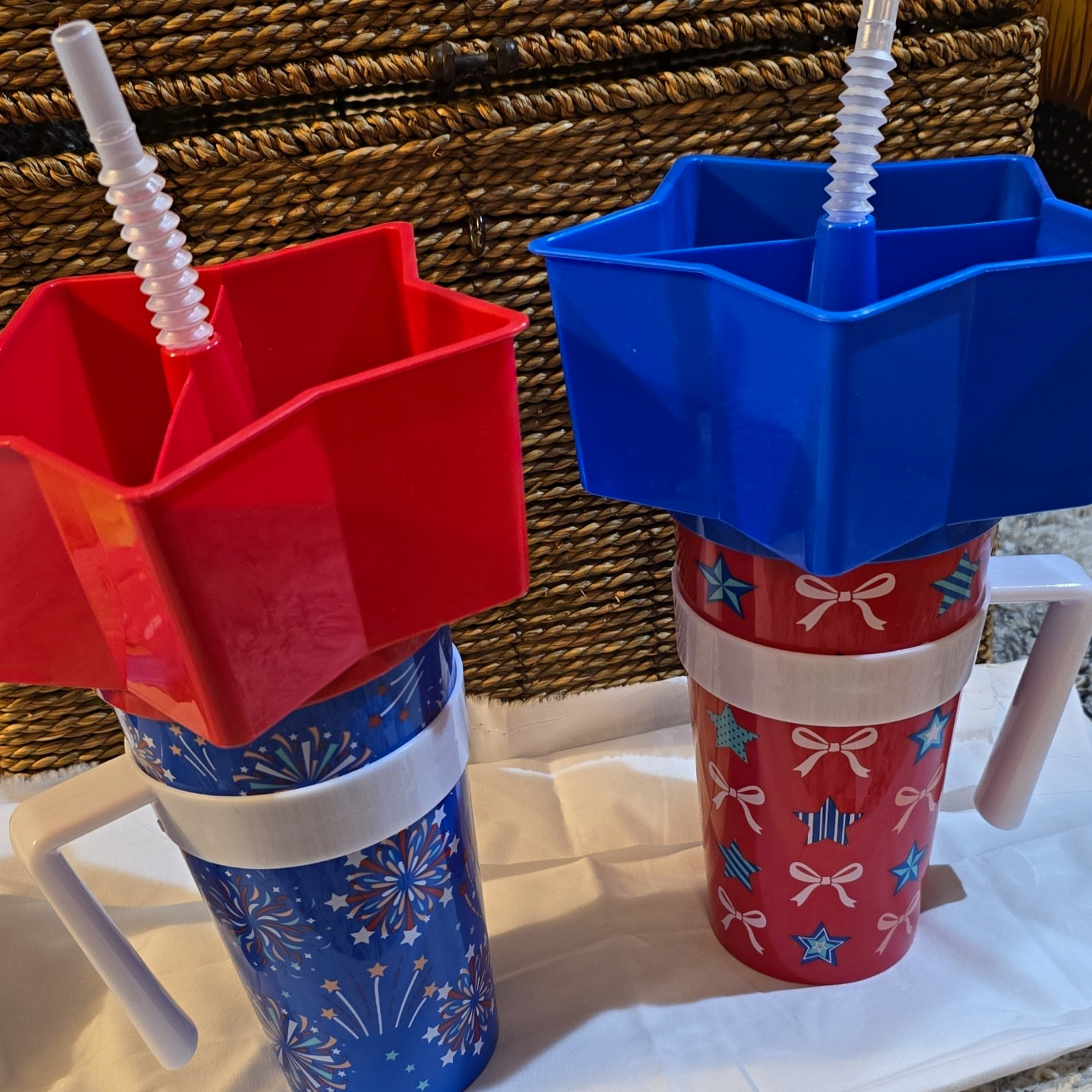 Set of 2 Plastic 12 fl oz Novelty Mugs w/ Straws Red Blue White Stars
