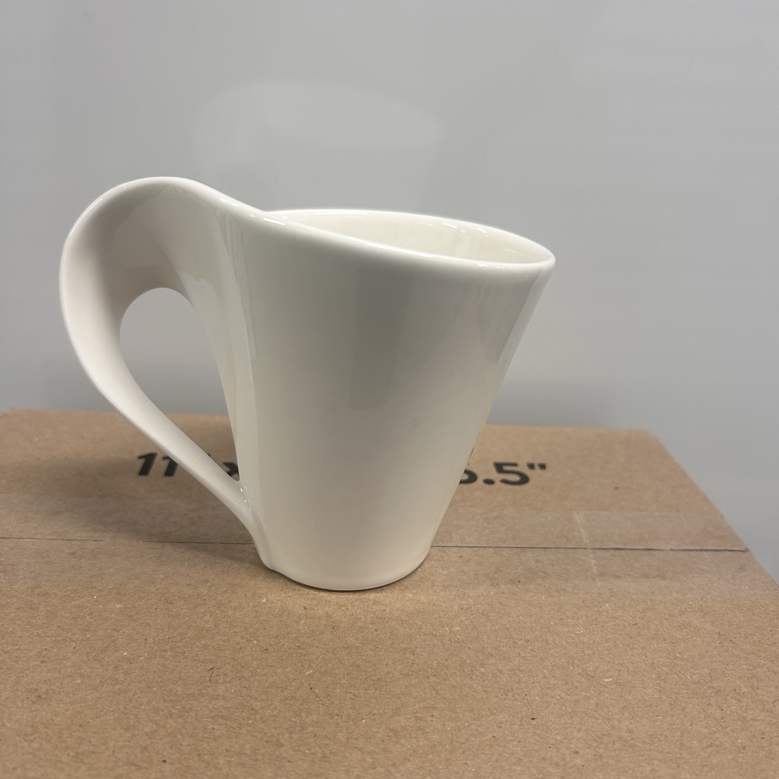 Villeroy & Boch Fine China Mug Modern Sculptural Design White Luxembourg