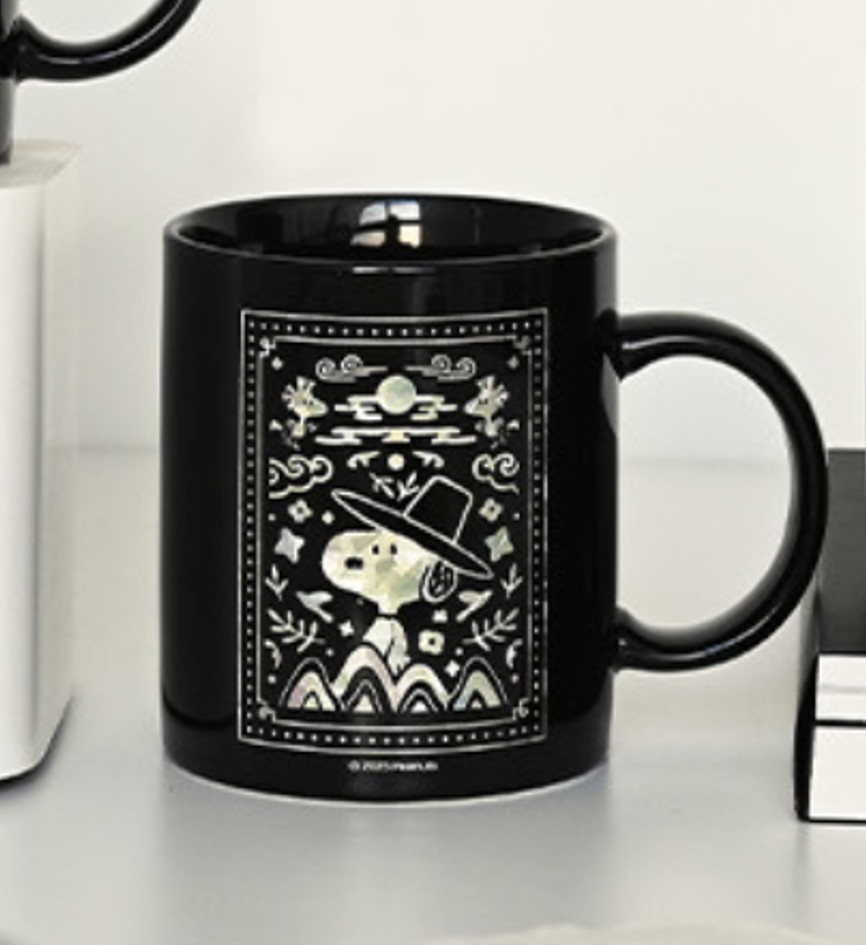 Korean Traditional Jeju Snoopy Mother-of-pearl style mug – Snoopy wearing a hat