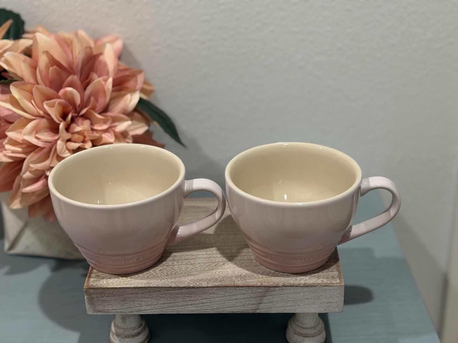 Le Creuset Stoneware Giant Cappuccino Bistro Mug 14 oz Shell Pink NEW Set Of 2