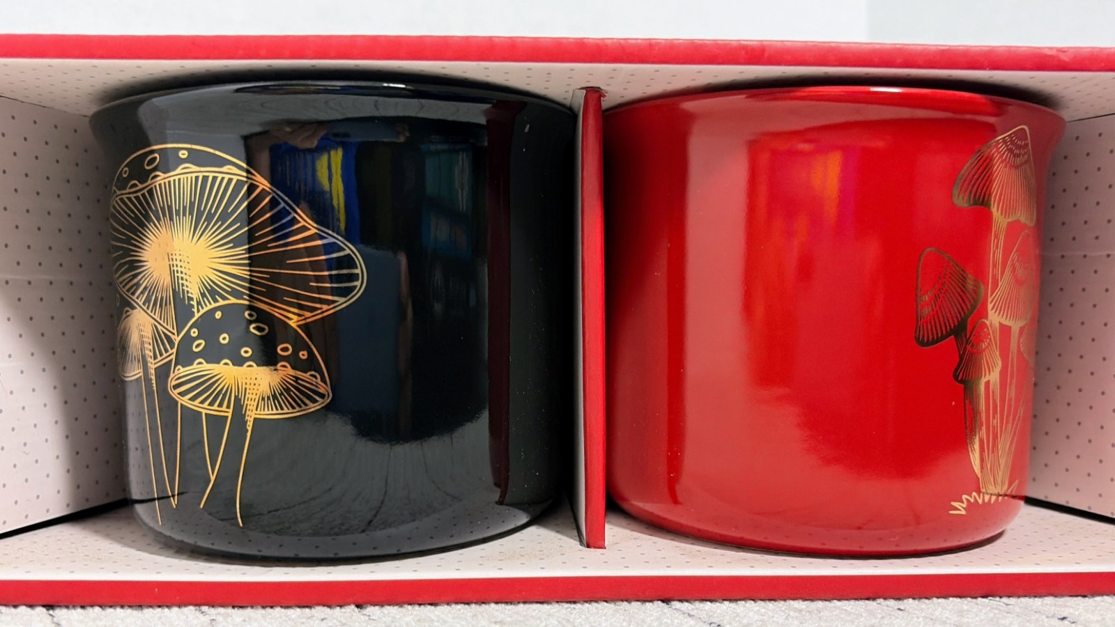 MHI New York Mugs Black/Gold & Red/Gold Sketched Mushrooms New in Box
