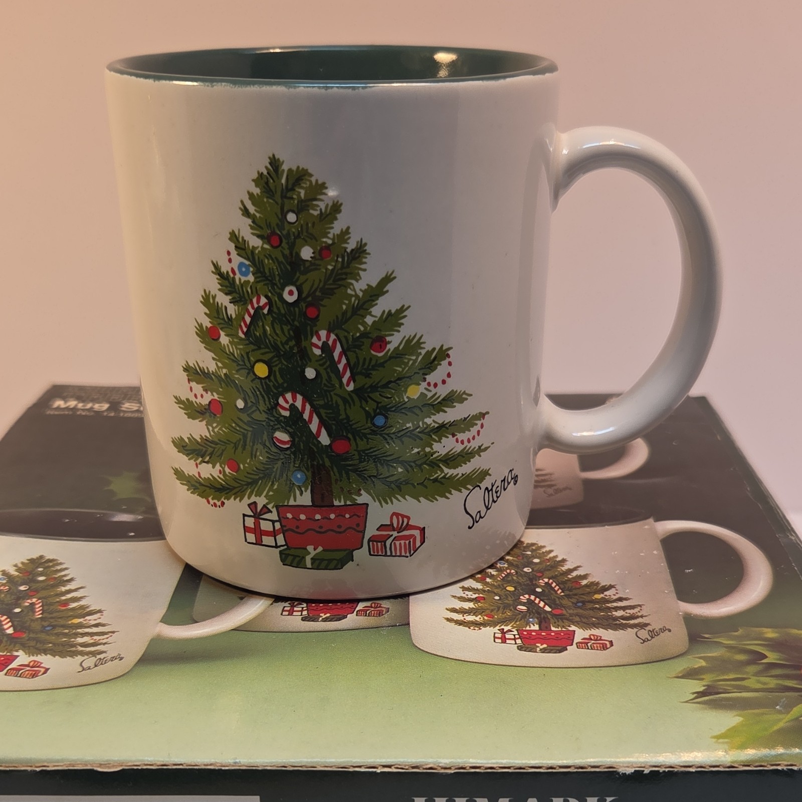 Himark Ceramic Christmas Coffee Mug Set White Green Decorated Four-Piece Holiday