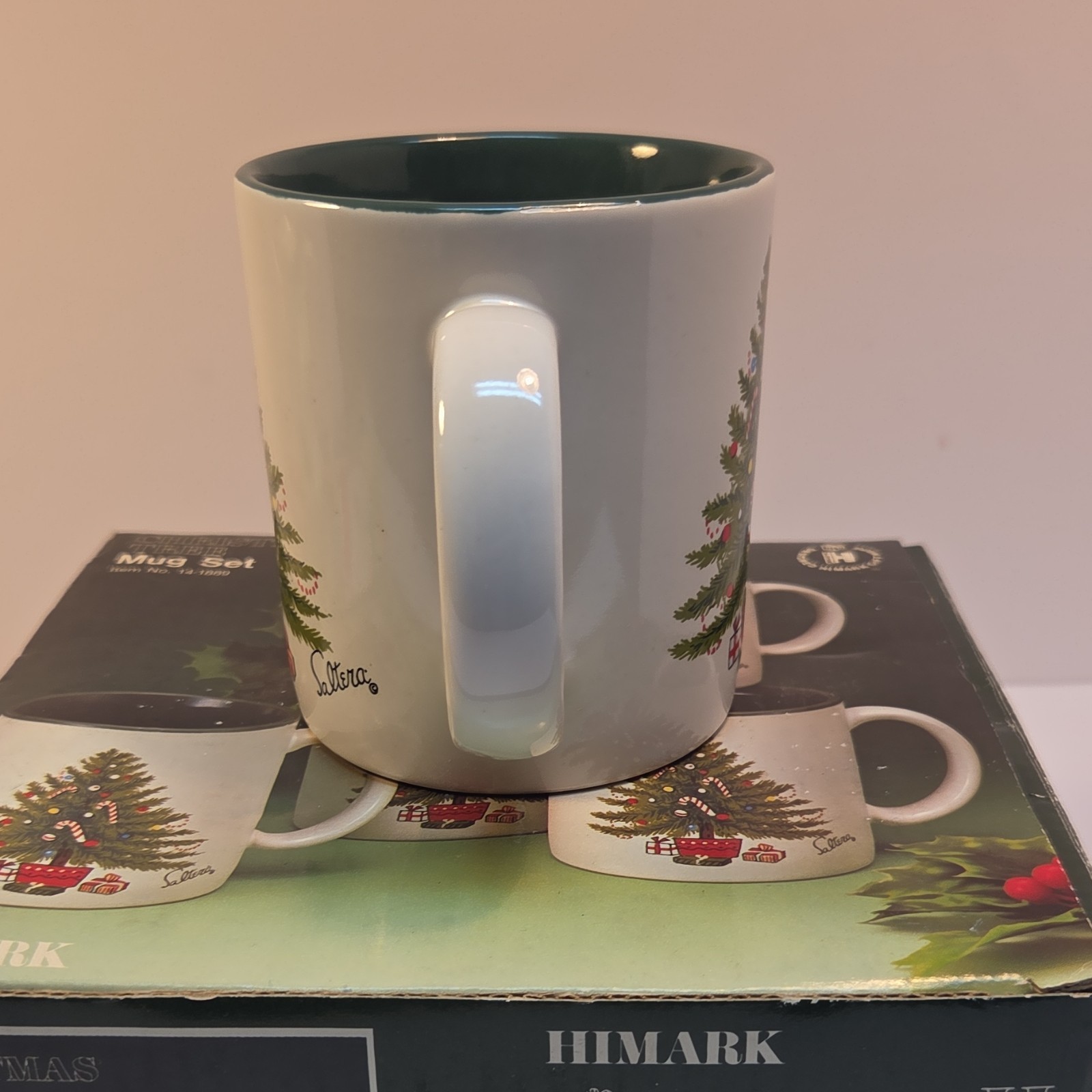 Himark Ceramic Christmas Coffee Mug Set White Green Decorated Four-Piece Holiday