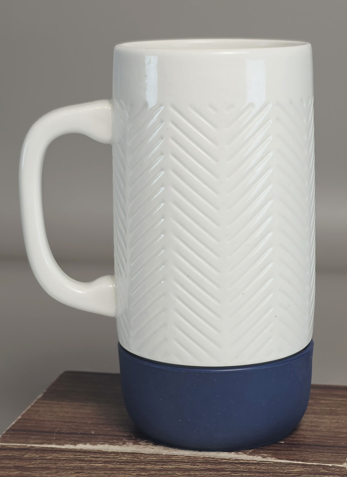 Ello Jane Large 18 oz White/Navy Blue Non-Slip Base Travel Mug