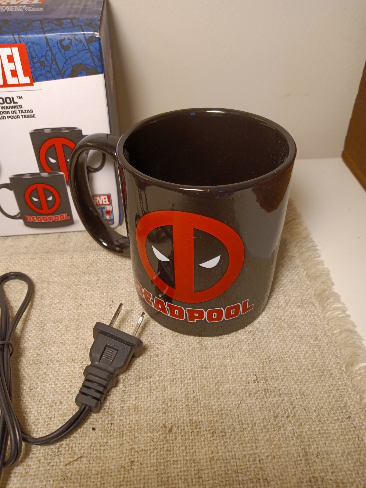 Uncanny Brand Marvel Deadpood Ceramic Mug w/Mug Warmer, Electric, Auto Off/On