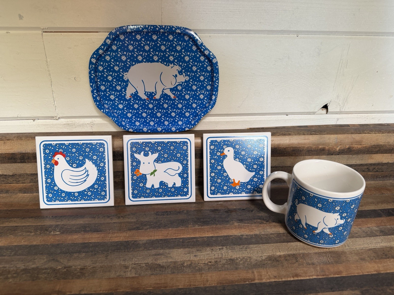 JSNY Country Calico 5 Pc Ceramic Mug Trivets Tray Farm Animal Kitchen Set