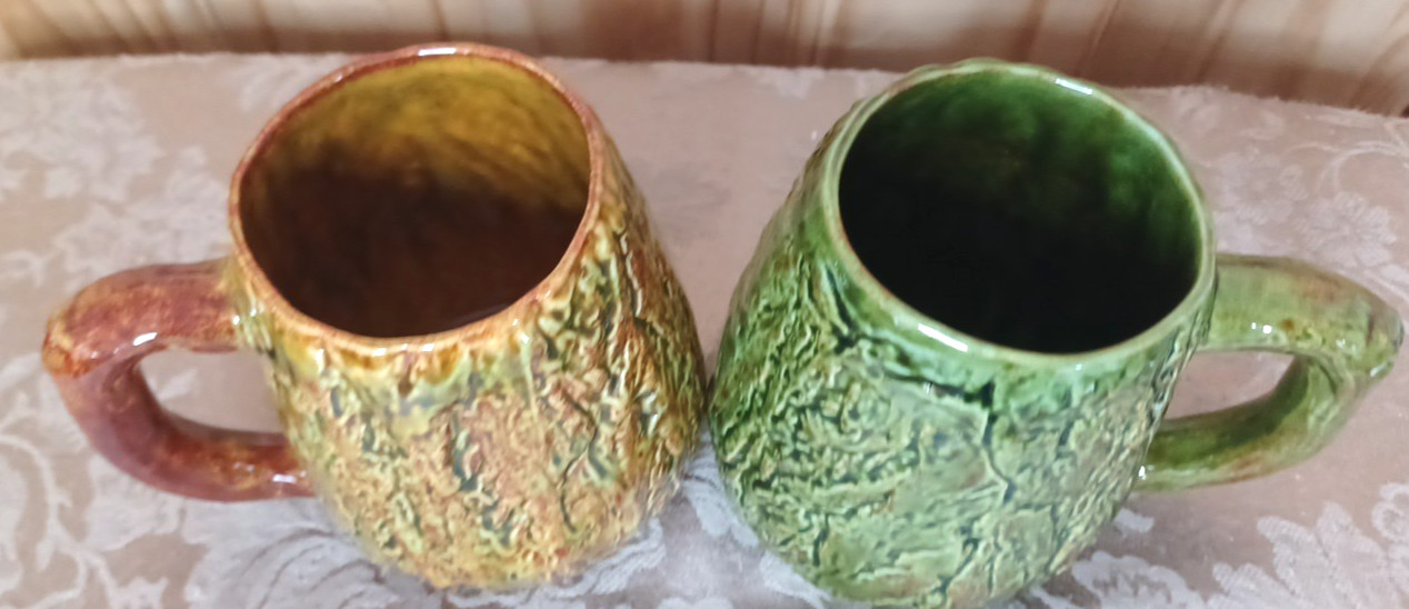 Bark Glossy Gold Green Rustic Cabin VTG Ceramic 16 Oz Coffee 4″ Mugs Pr Set