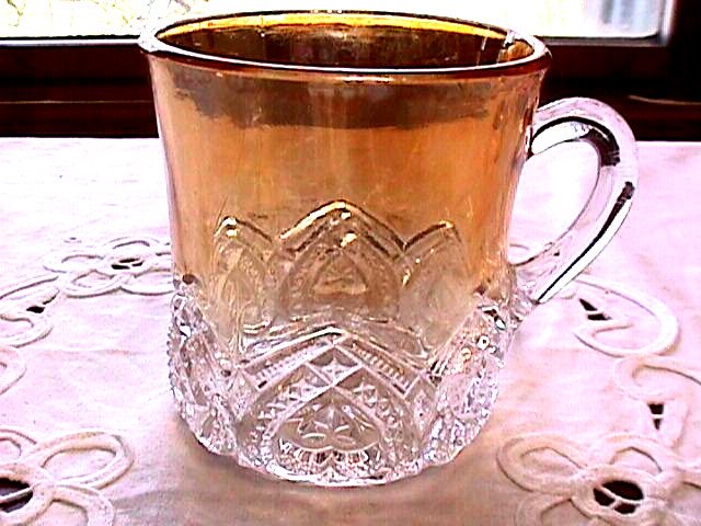 “HEART BAND” MUG” 3 5/8″ MARIGOLD COLOR VINTAGE CARNIVAL GLASS BY: McKEE