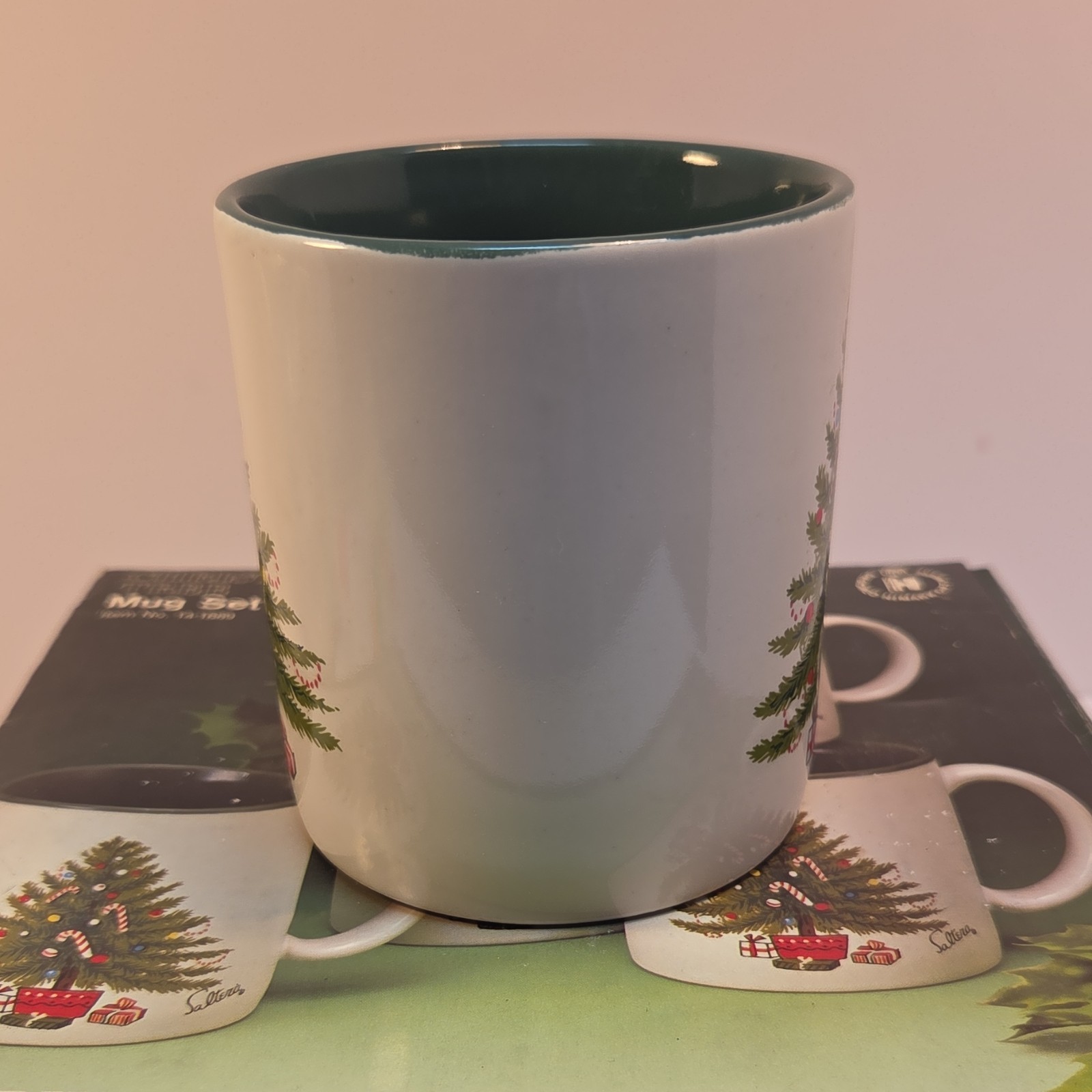 Himark Ceramic Christmas Coffee Mug Set White Green Decorated Four-Piece Holiday