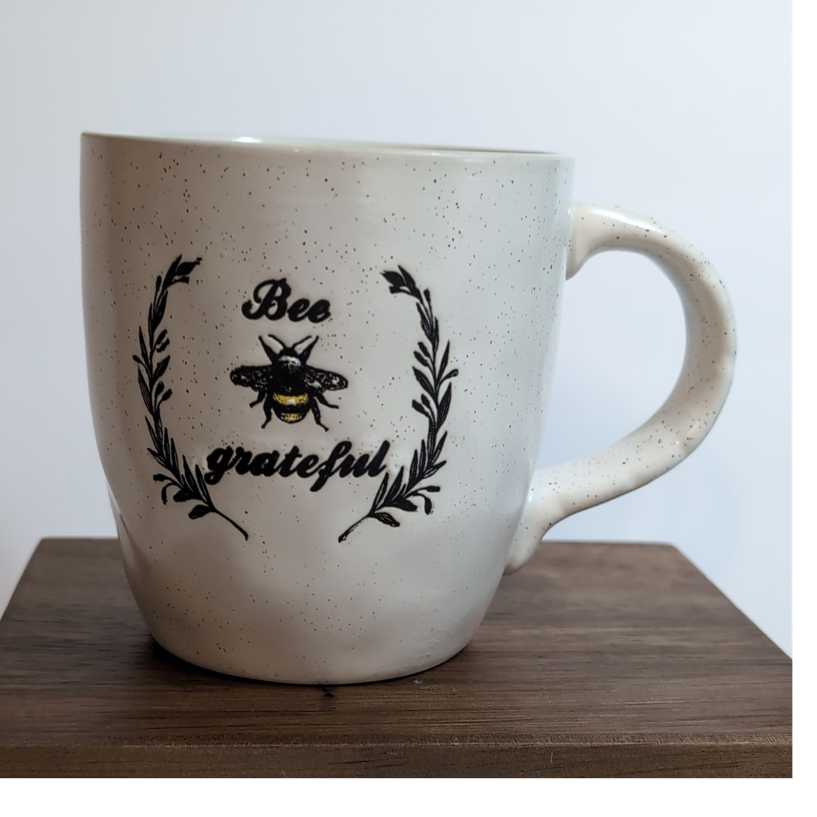 The Speckle Collection Bee Grateful Ceramic Coffee Mug 16 fl oz Speckled