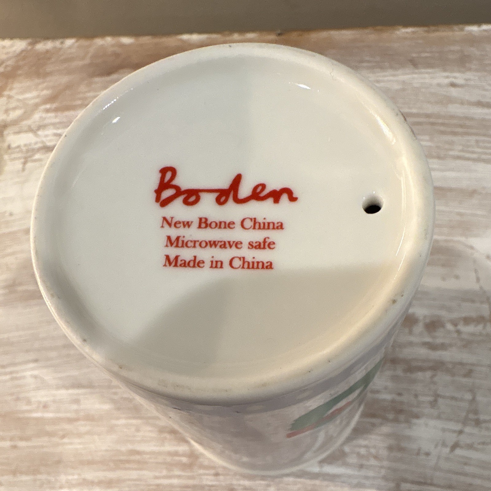 Boden Christmas Bone China Travel Mug 12 fl oz White Red Silicone Lid MW Safe