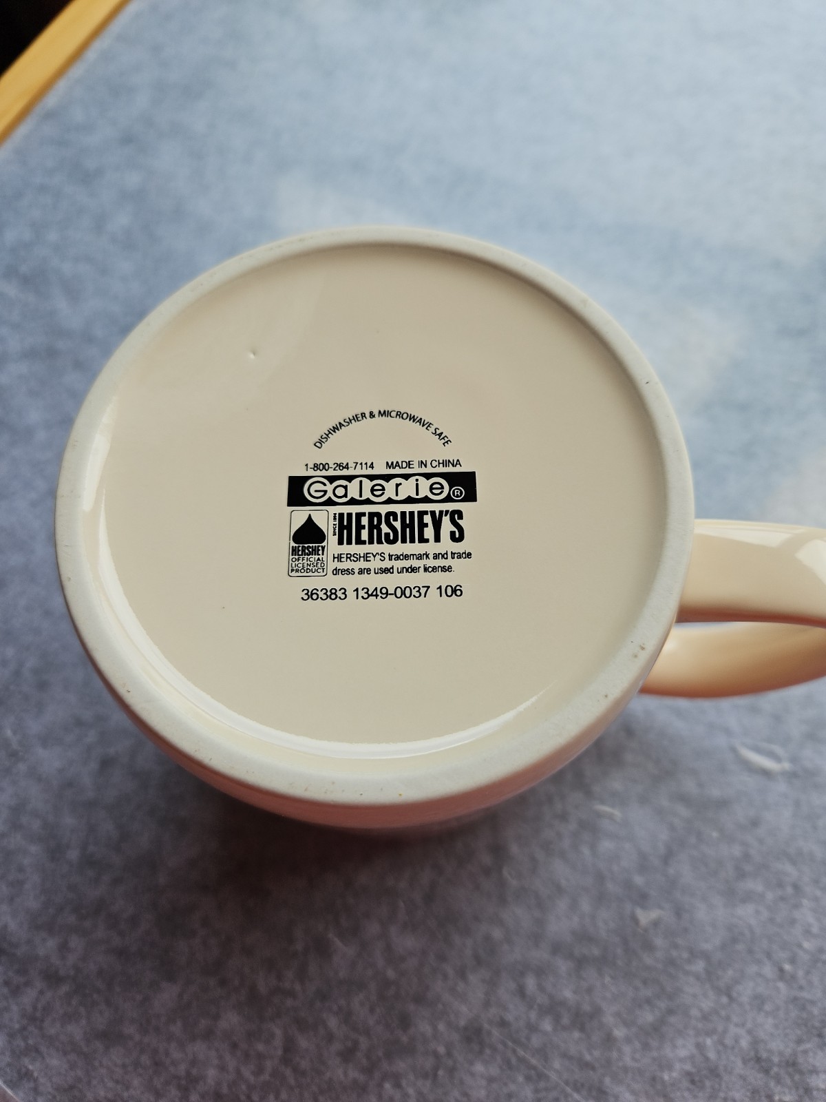 Hershey’s Chocolate Jumbo Christmas Mug Vintage look 26 fl Oz by Galerie