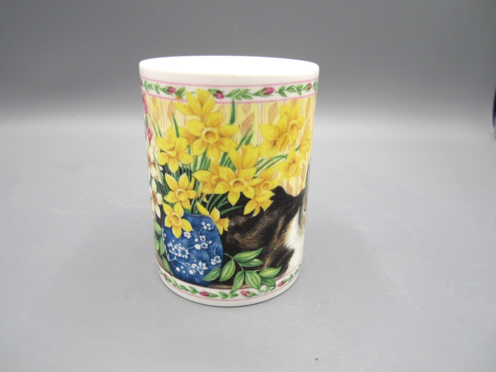 Queen’s England, Cozy Cats & Floral, Fine Bone China, Tea Coffee Mug 10 oz (511)