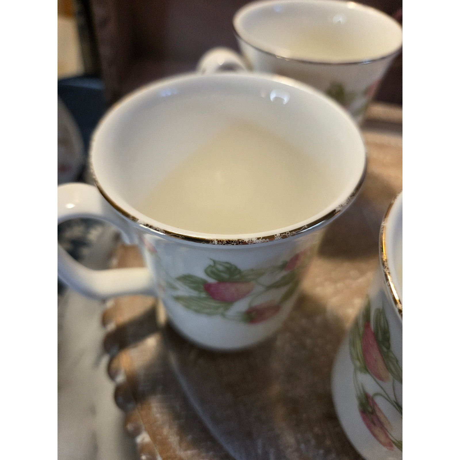Royal Albert Lyndale Bone China Mugs Set Strawberry Pattern Gold Trim England