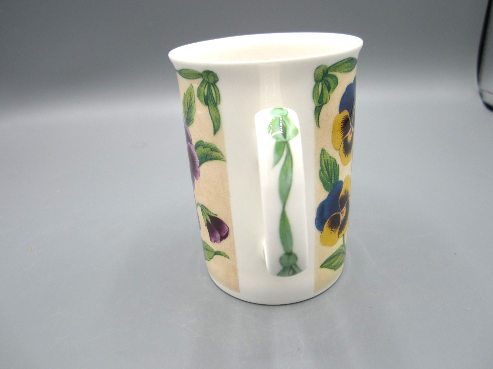Roy Kirkham England Viola Floral VTG 2000 Multicolor on Yellow White 11 oz (486)