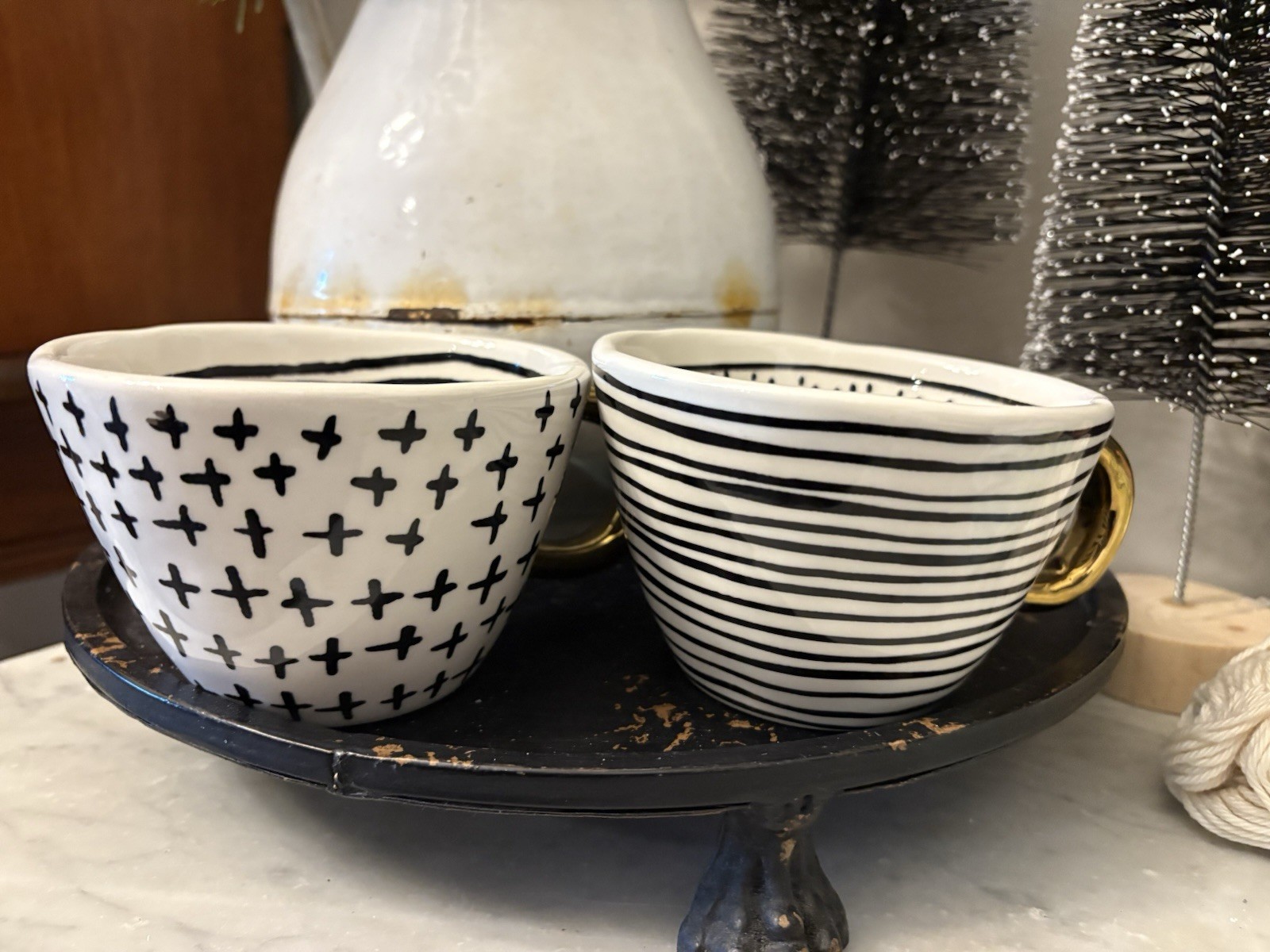 Set of 2 Kirklands Black White Coffee Mugs GoldHandle Thick Nice!