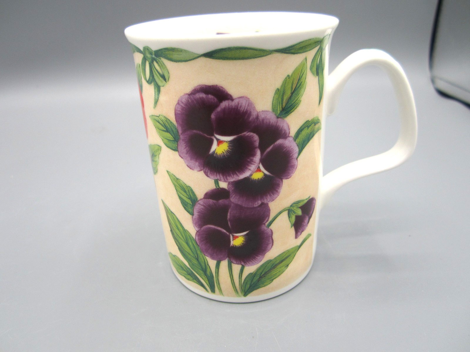Roy Kirkham England Viola Floral VTG 2000 Multicolor on Yellow White 11 oz (486)