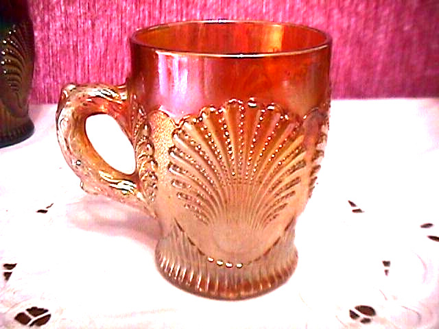 “BEADED SHELL” MUG” 3 7/8″ MARIGOLD COLOR VINTAGE CARNIVAL GLASS WOW BY: DUGAN