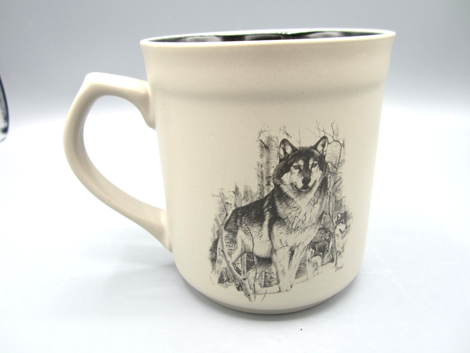 Bass Pro Shops Wolves Taupe Color, Black Inside Coffee Tea Mug 16 oz 2022 (287)