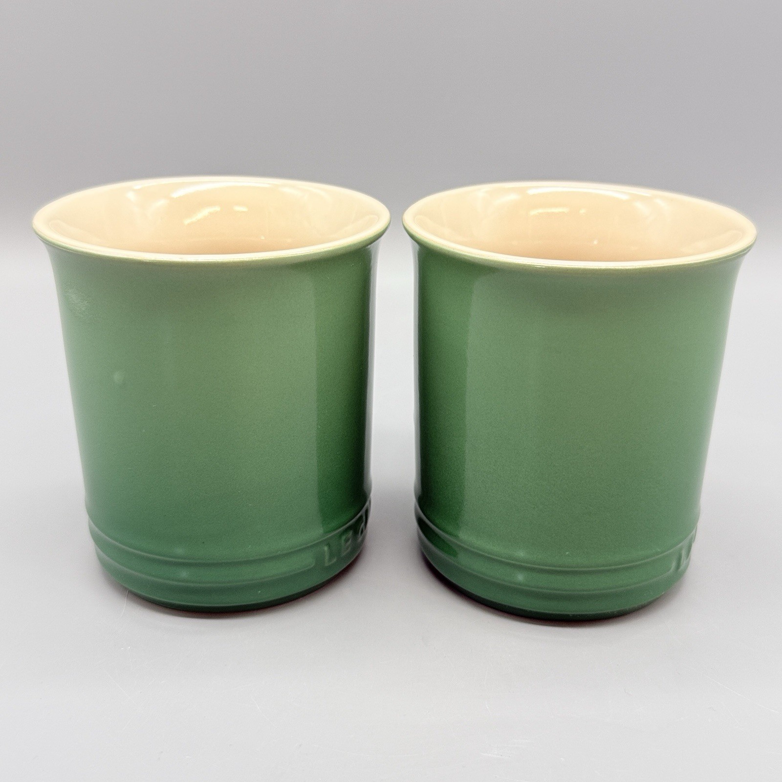 Le Creuset Rosemary Fennel Green Stoneware 12 Oz Mugs Coffee Cups Set of 2 EUC