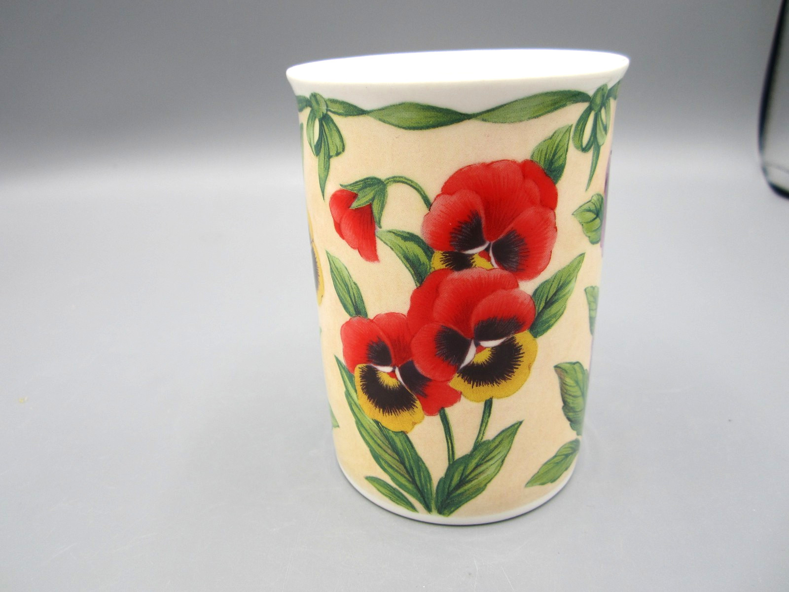 Roy Kirkham England Viola Floral VTG 2000 Multicolor on Yellow White 11 oz (486)