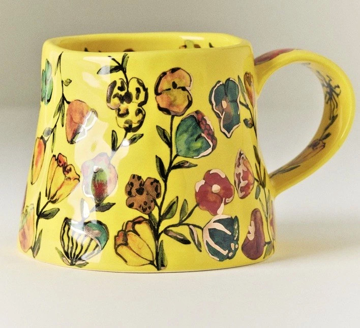 NWT ANTHROPOLOGIE THE MUD FAIRY BLOOMING HEARTS STONEWARE GOLD ACCENT MUG YELLOW