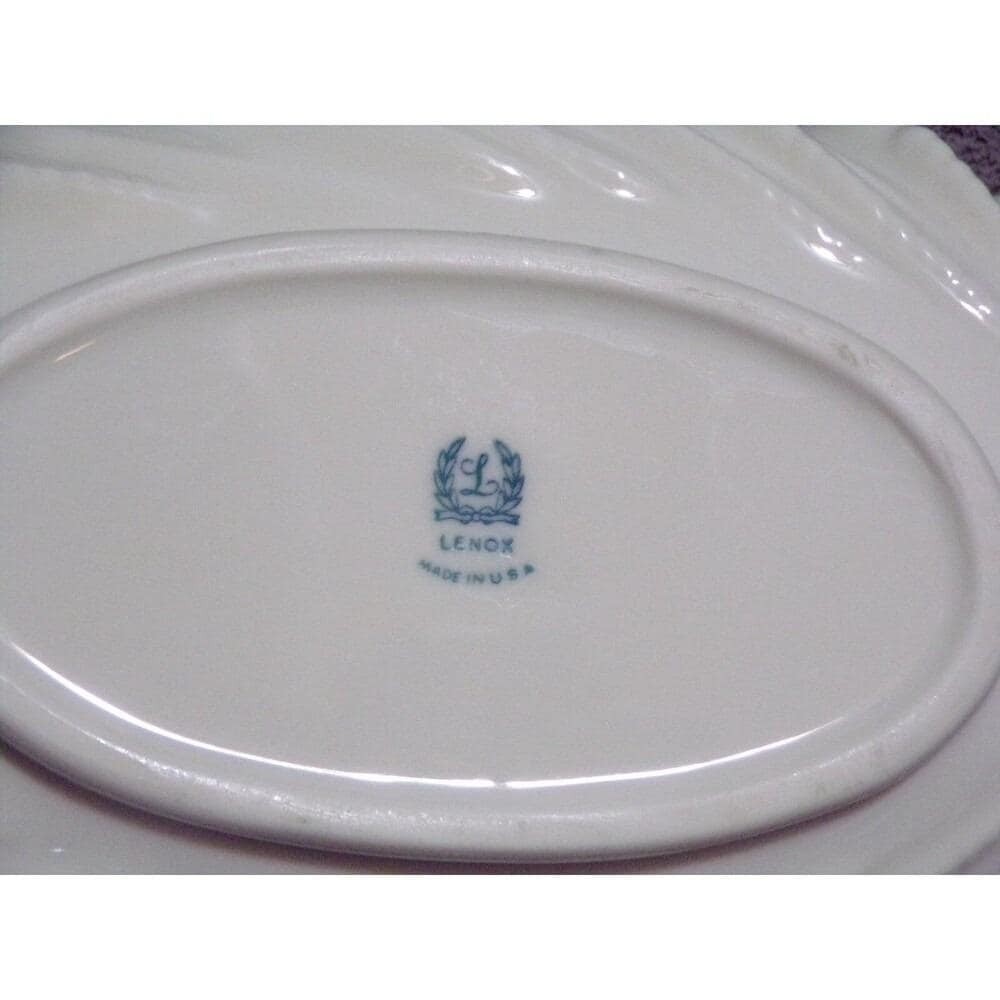 Lenox Oval Acanthus Candy Dish w/24K Gold Trim