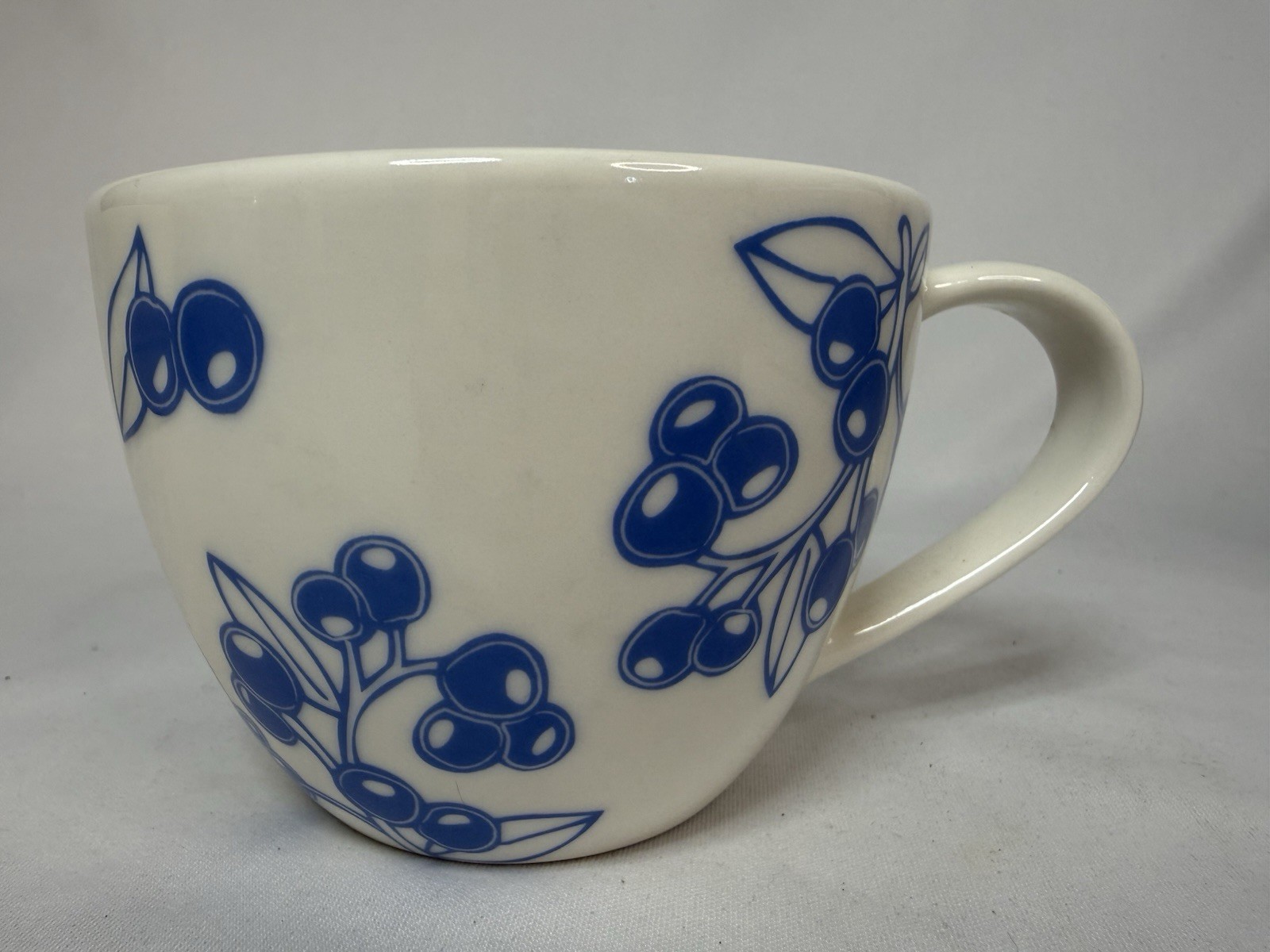 Spring 2007 Starbucks Blueberries Coffee Mug Blue & White 13fl oz
