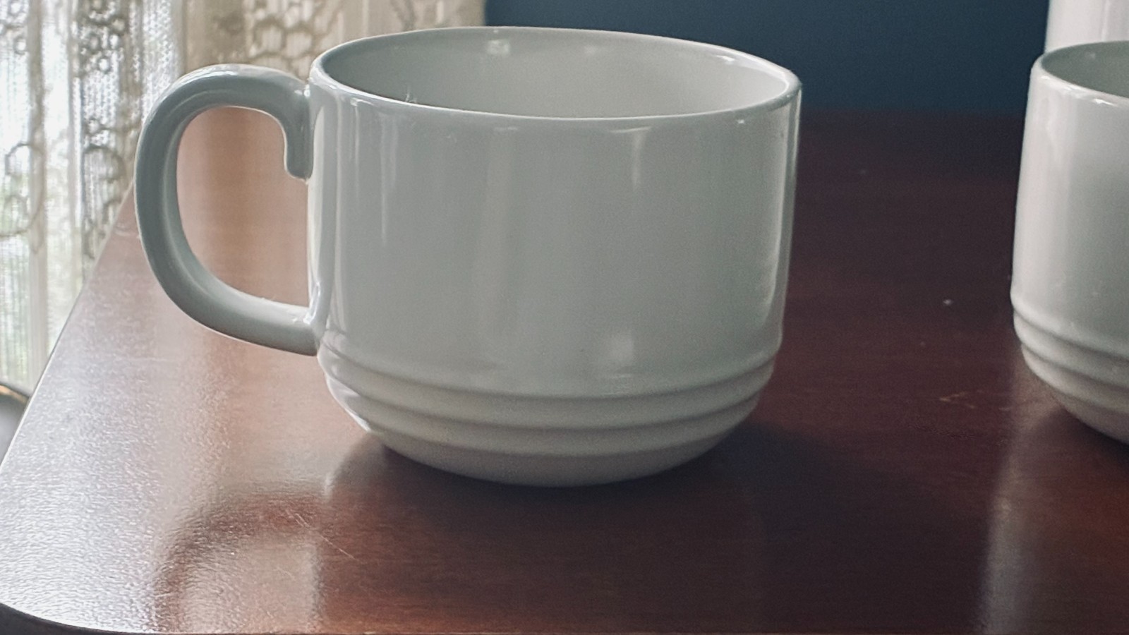 LE CREUSET SET OF 5 NEW WHITE 3″ SAN FRANCISCO STONEWARE COFFEE MUGS (SECONDS)