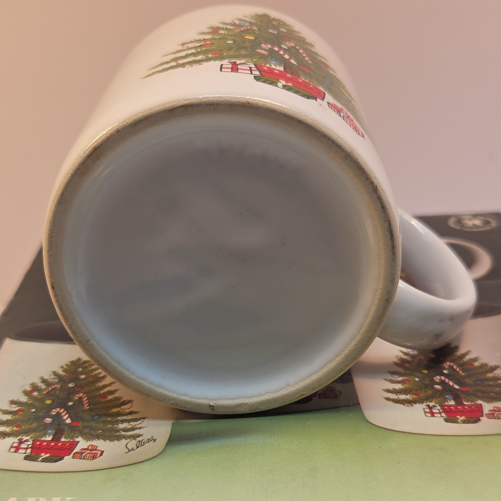Himark Ceramic Christmas Coffee Mug Set White Green Decorated Four-Piece Holiday