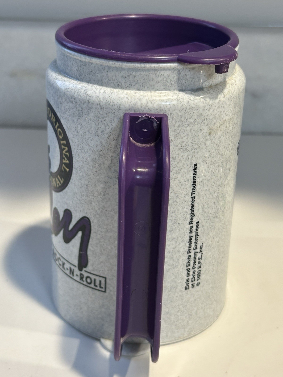 ELVIS PRESLEY TRAVEL MUG TCB 100% ROCK N ROLL PLASTIC W LID 1993