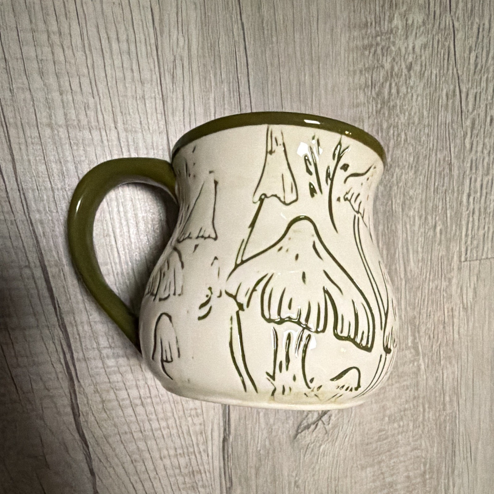Ceramic Coffee Mug 16 fl oz White/Green Mushroom Design, Decorated Handle