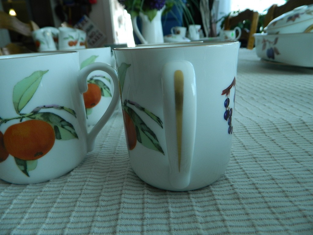 Royal Worcester “Evesham” (4) Gold Trim Coffee Mugs RWET
