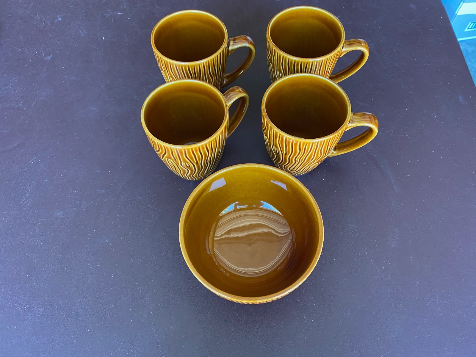 4 Stoney Hill Lodge Amber Embossed Bark Mugs & 1 soup cereal bowl