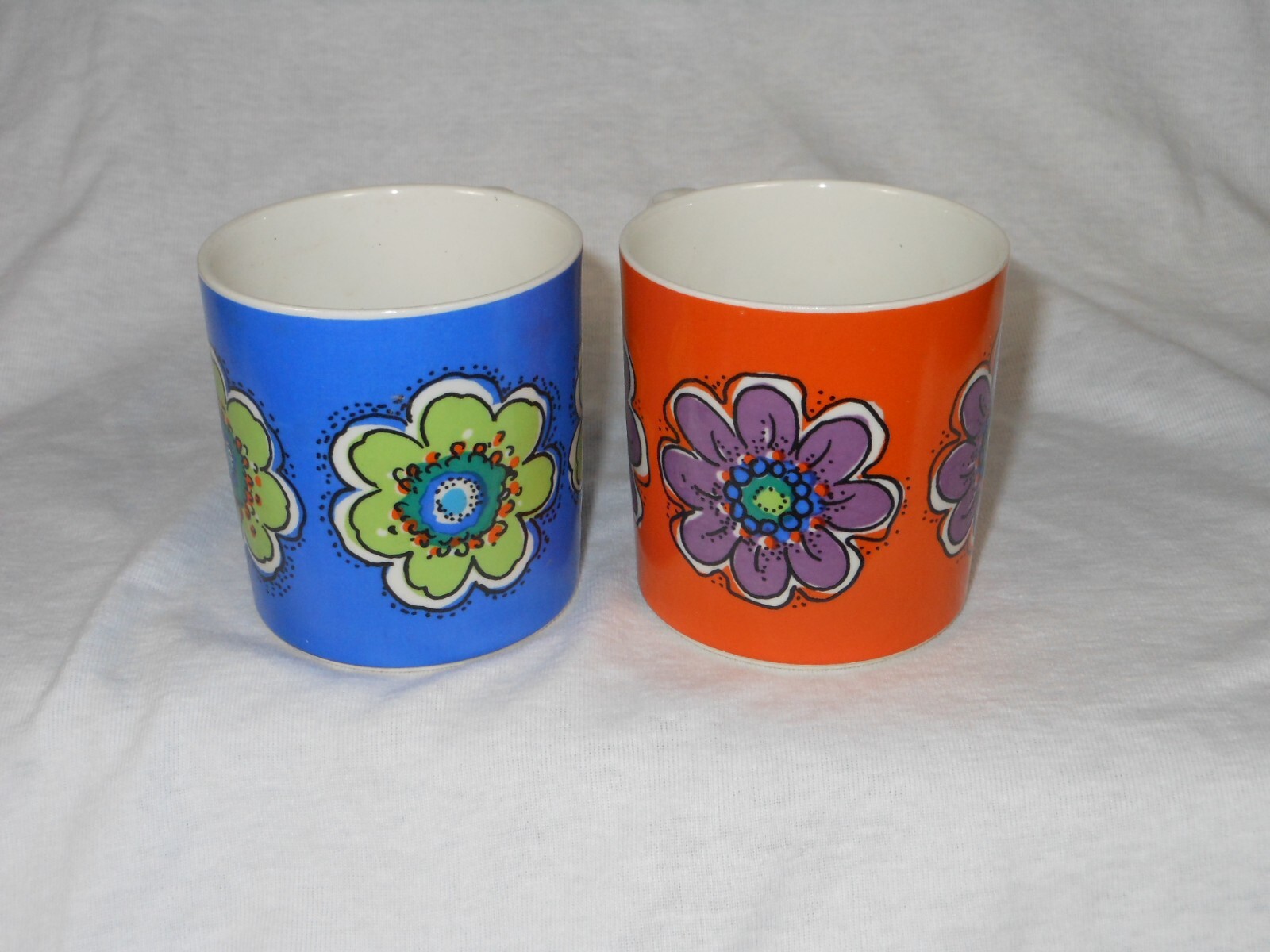 649-C105-4E33 Villeroy & Boch Luxembourg Septfontaines 2 colorful espresso cups