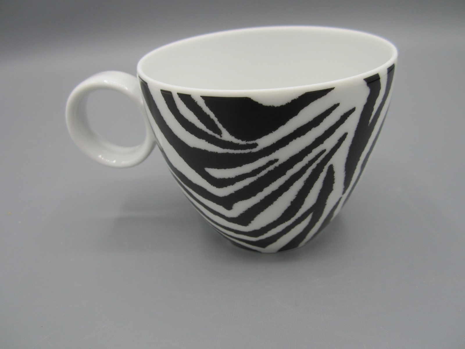 Pair Dana Buchman Rosenthal Germany Zebra Pattern Tea Cup Saucer 8 oz. (259)
