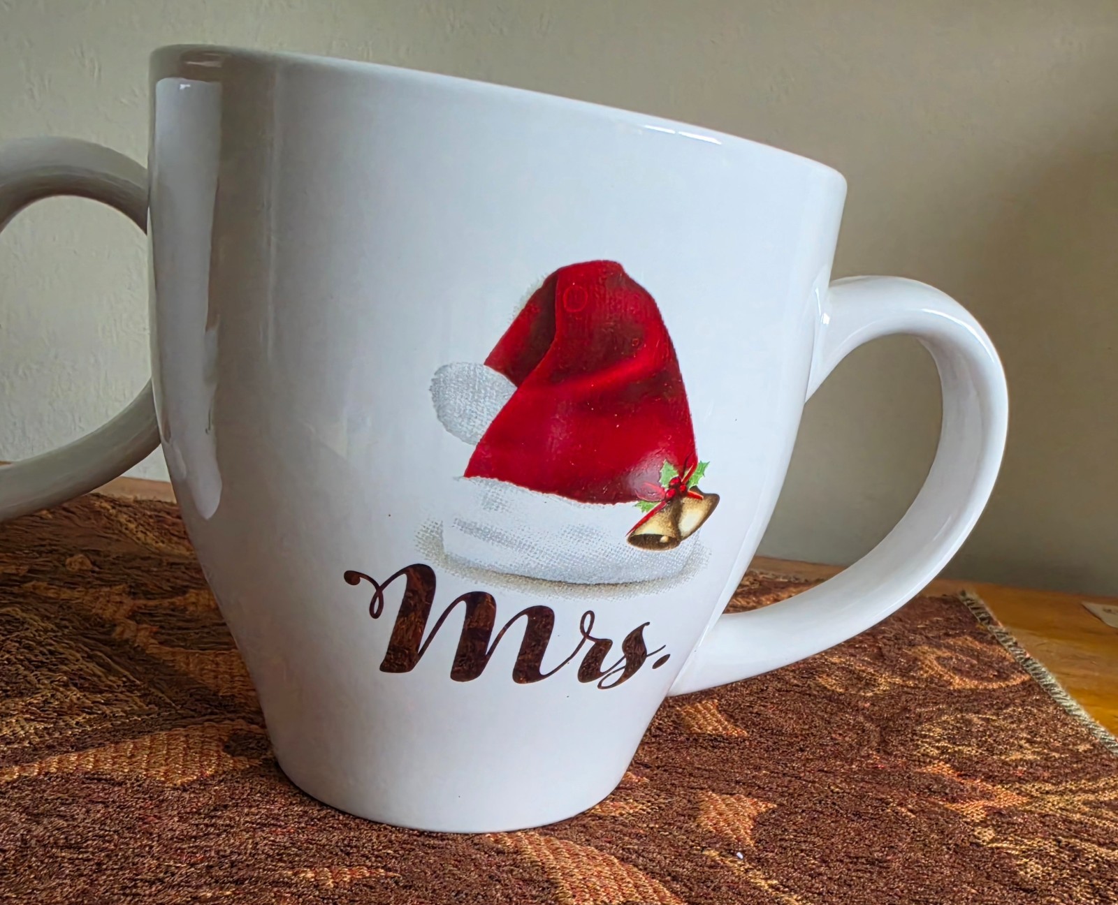 NEW Mr-Mrs Santa Clause Hat X-LARGE hot cocoa coffee mug set gold trim, Home ess